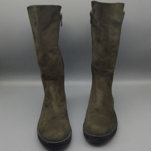 Chic Olive Heeled Boots